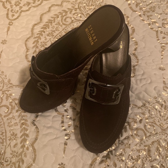 Stuart Weismann Brown Suede Mule. - Picture 2 of 6